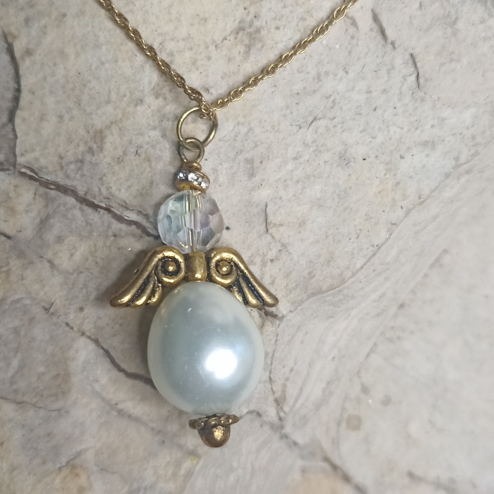 Pearl Angels wings necklace and earrings set - Picture 5 of 5